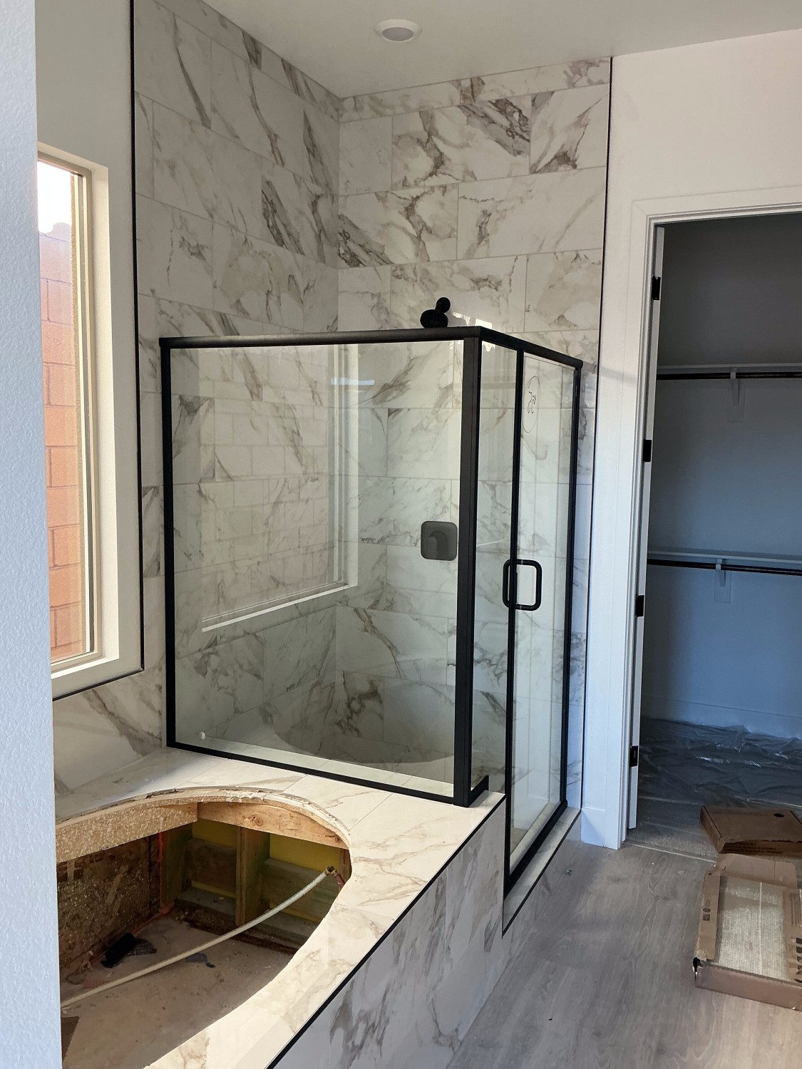 Frameless corner glass shower enclosure