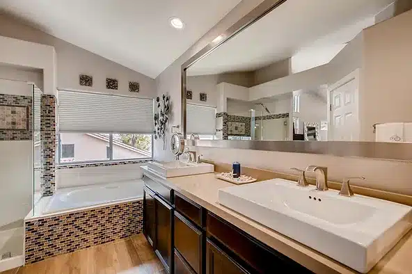 5 Ways to Utilize Floating Glass Shelves